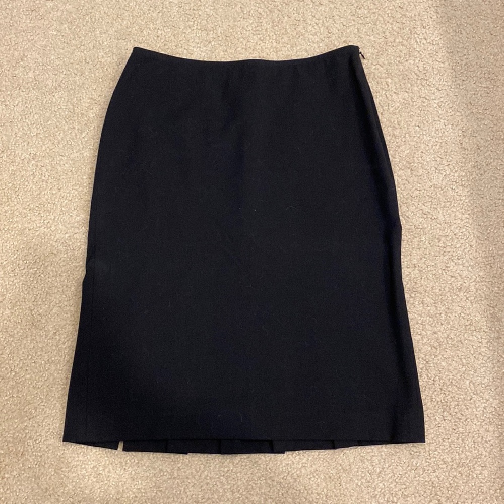 Banana Republic - Black knee length skirt with pleats, size 0